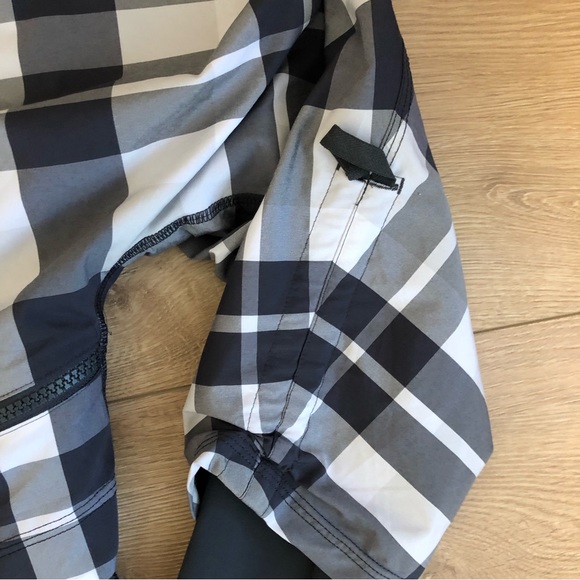 Like New Lululemon jacket - Picture 4 of 12